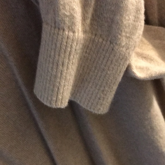 COPY - GUC Hollister long  sleeve - Picture 5 of 6